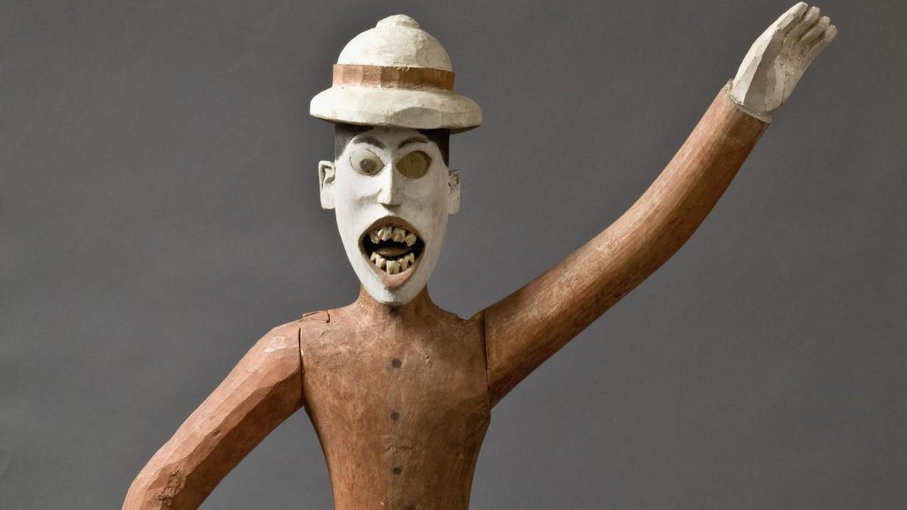 Abbildung einer Holzfigur „Schreckfigur“ in Gestalt eines englischen Kolonialsoldaten.