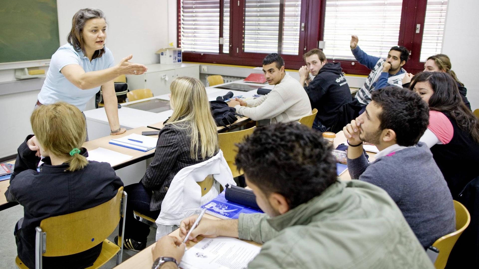 Unterricht in einer Berliner Schulklasse Unterricht in einer Berliner Schulklasse