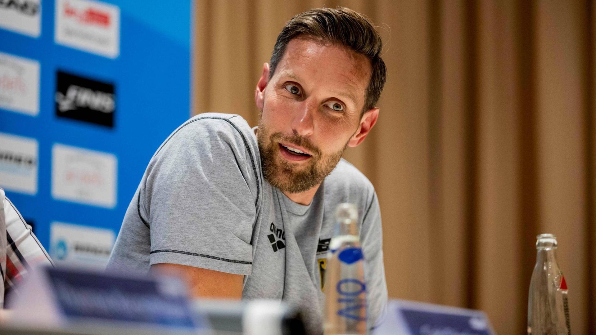 130. Internationale Deutsche Meisterschaften im Schwimmen 2018, Berlin, 18.07.2018, Auftaktpressekonferenz, Henning Lambertz, Chef-Bundestrainer Schwimmen im DSV, Photo: JoKleindl/Eibner-Pressefoto 130. Internationale Deutsche Meisterschaften im Schwimmen 2018 Berlin *** 130 International German Swimming Championships 2018 Berlin 18 07 2018 Opening Press Conference Henning Lambertz Chief National Coach Swimming in DSV Photo JoKleindl Eibner Press Photo 130 International German Swimming Championships 2018 Berlin Copyright: xEIBNER/Kleindlx EP_KLEI 130. Internationale Deutsche Meisterschaften im Schwimmen 2018, Berlin, 18.07.2018, Auftaktpressekonferenz, Henning Lambertz, Chef-Bundestrainer Schwimmen im DSV, Photo: JoKleindl/Eibner-Pressefoto 130. Internationale Deutsche Meisterschaften im Schwimmen 2018 Berlin *** 130 International German Swimming Championships 2018 Berlin 18 07 2018 Opening Press Conference Henning Lambertz Chief National Coach Swimming in DSV Photo JoKleindl Eibner Press Photo 130 International German Swimming Championships 2018 Berlin Copyright: xEIBNER/Kleindlx EP_KLEI