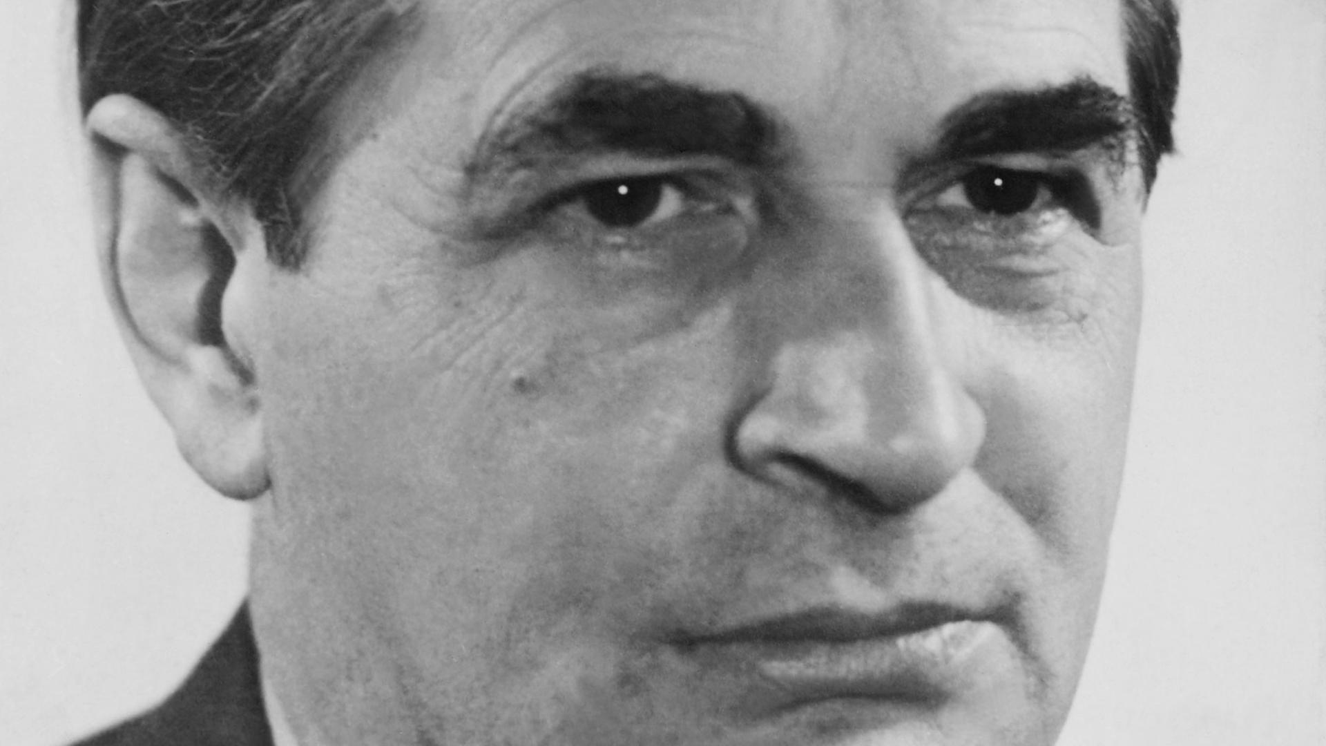 Der Schriftsteller und Lyriker Peter Huchel (1903-1981) im Jahr 1956. Der Schriftsteller und Lyriker Peter Huchel (1903-1981) im Jahr 1956.