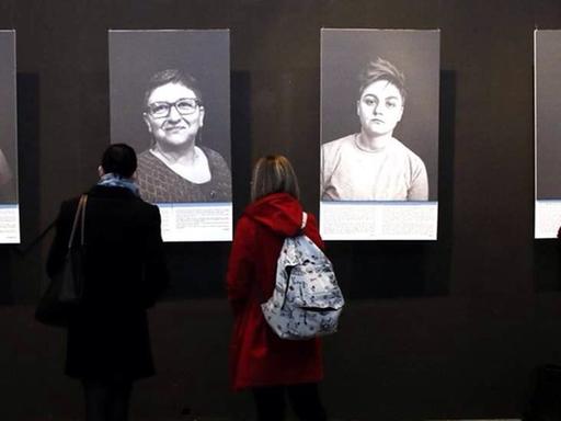 Schwarz-Weiß-Fotos der "Kinder der Krieges"