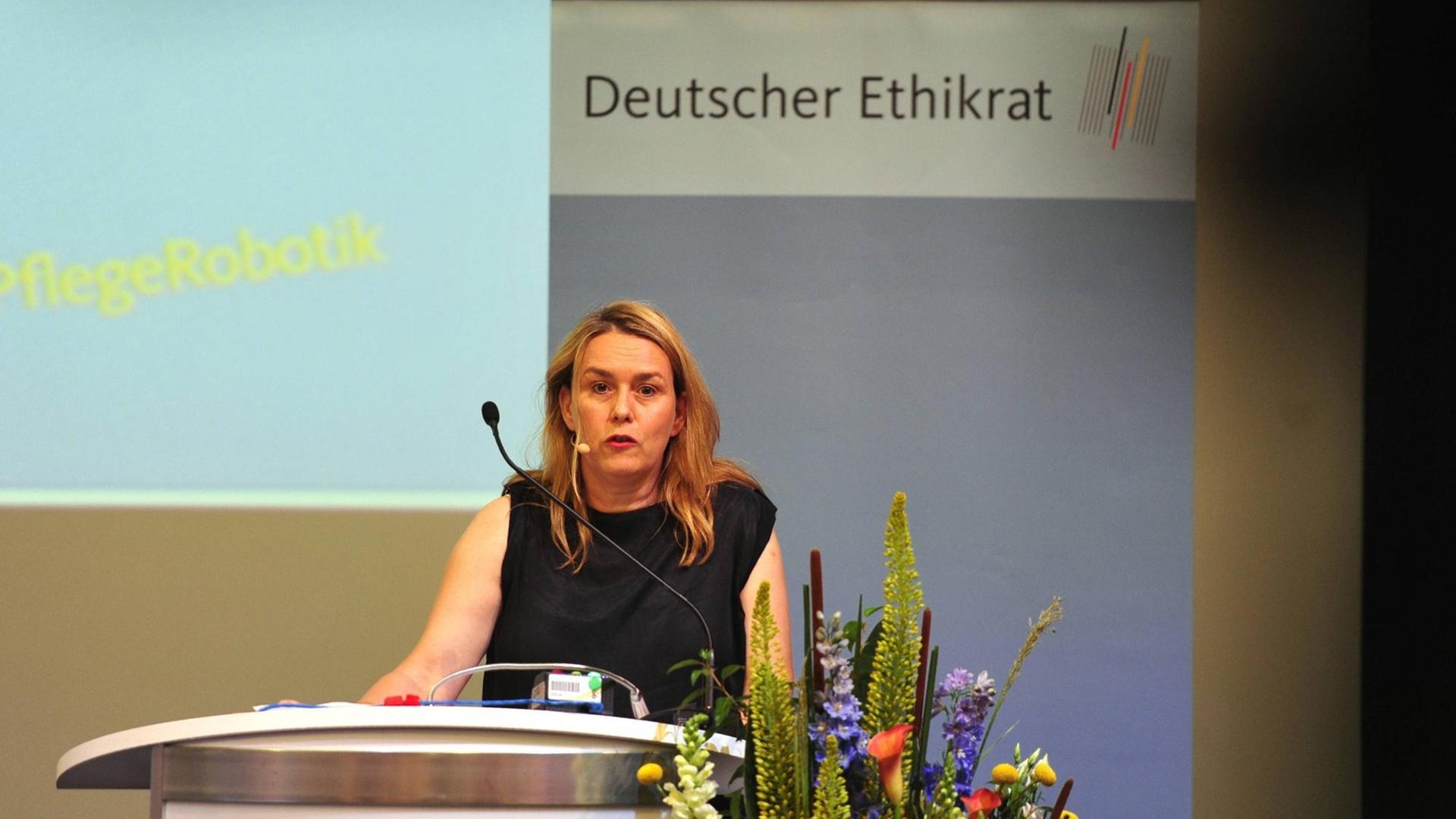 Judith Simon bei der Jahrestagung des Deutschen Ethikrates in Berlin Judith Simon bei der Jahrestagung des Deutschen Ethikrates in Berlin
