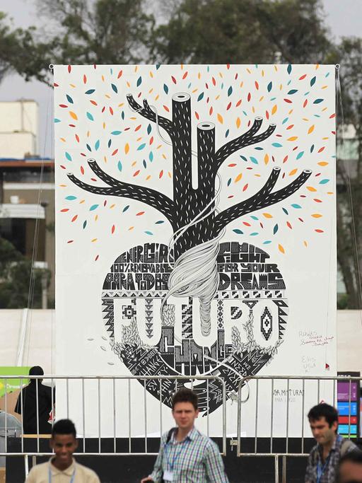 Das Graffito zeigt ein Herz mit der Aufschrift "Futuro", aus dem ein Baum mit Ästen ohne Blätter wächst.