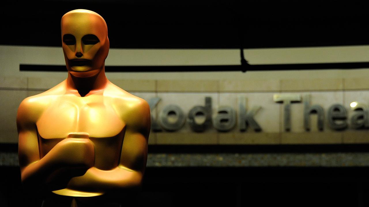 Eine Oscar-Statue steht vor dem Kodak Theatre in Hollywood. Eine Oscar-Statue steht vor dem Kodak Theatre in Hollywood.