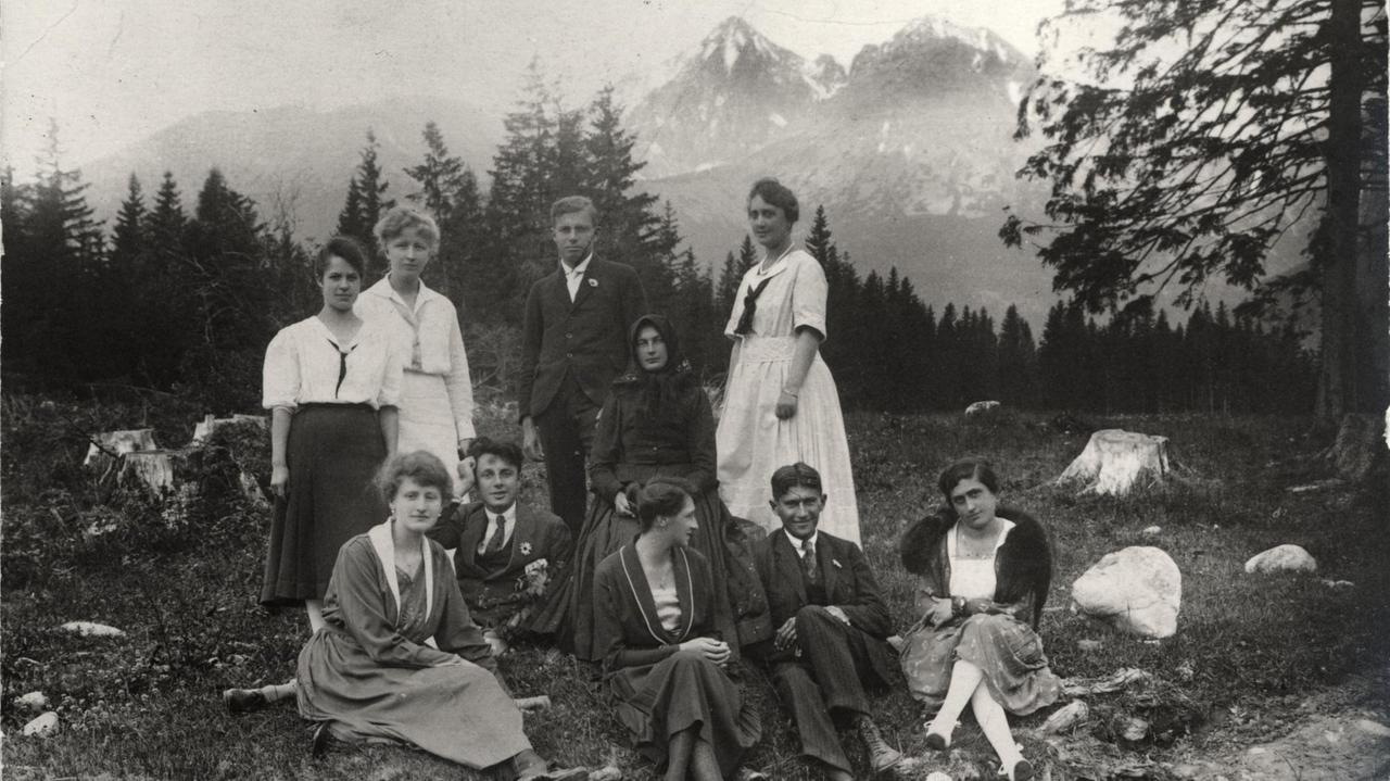 Franz Kafka bei einem Kuraufenthalt in einem Lungensanatorium in der Schweiz. Franz Kafka bei einem Kuraufenthalt in einem Lungensanatorium in der Schweiz.