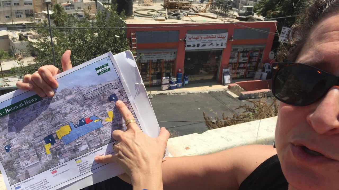 Betty Hershman zeigt Siedlungen in Ostjerusalem
