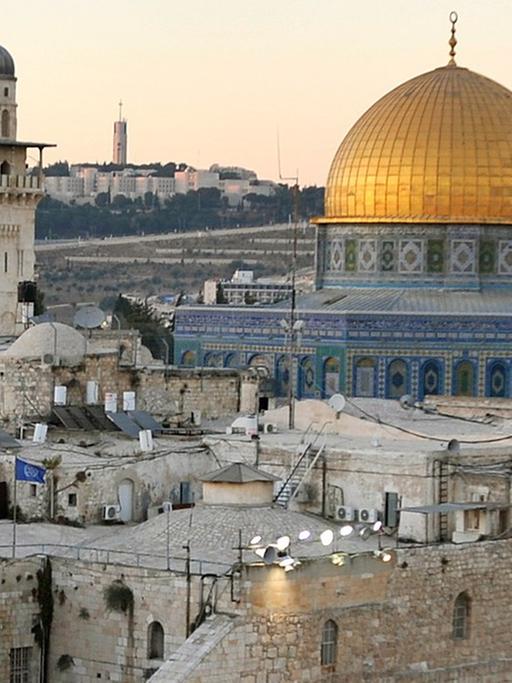 Blick auf den Jerusalemer Tempelberg mit Felsendom und Klagemauer