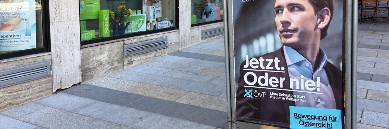 ARCHIV - Ein Wahlplakat der "Liste Sebastian Kurz - die neue Volkspartei (ÖVP)" steht am 30.09.2017 im Wiener Arbeiterbezirk Meidling vor einer Apotheke mit dem Namen «Schutzengel». ÖVP-Chef Kurz wohnt im Bezirk Meidling. ARCHIV - Ein Wahlplakat der "Liste Sebastian Kurz - die neue Volkspartei (ÖVP)" steht am 30.09.2017 im Wiener Arbeiterbezirk Meidling vor einer Apotheke mit dem Namen «Schutzengel». ÖVP-Chef Kurz wohnt im Bezirk Meidling.