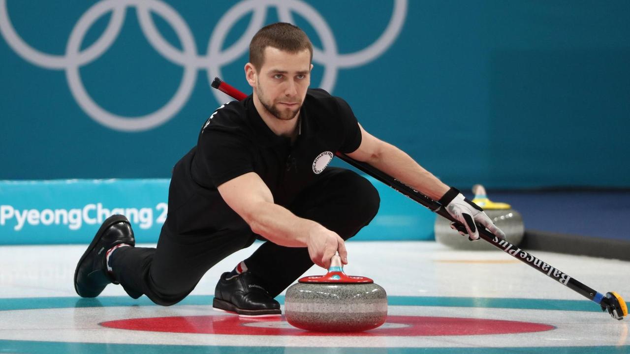 Der Curler Alexander Kruschelnizkij gewann in Pyeongchang Bronze im Mixed.