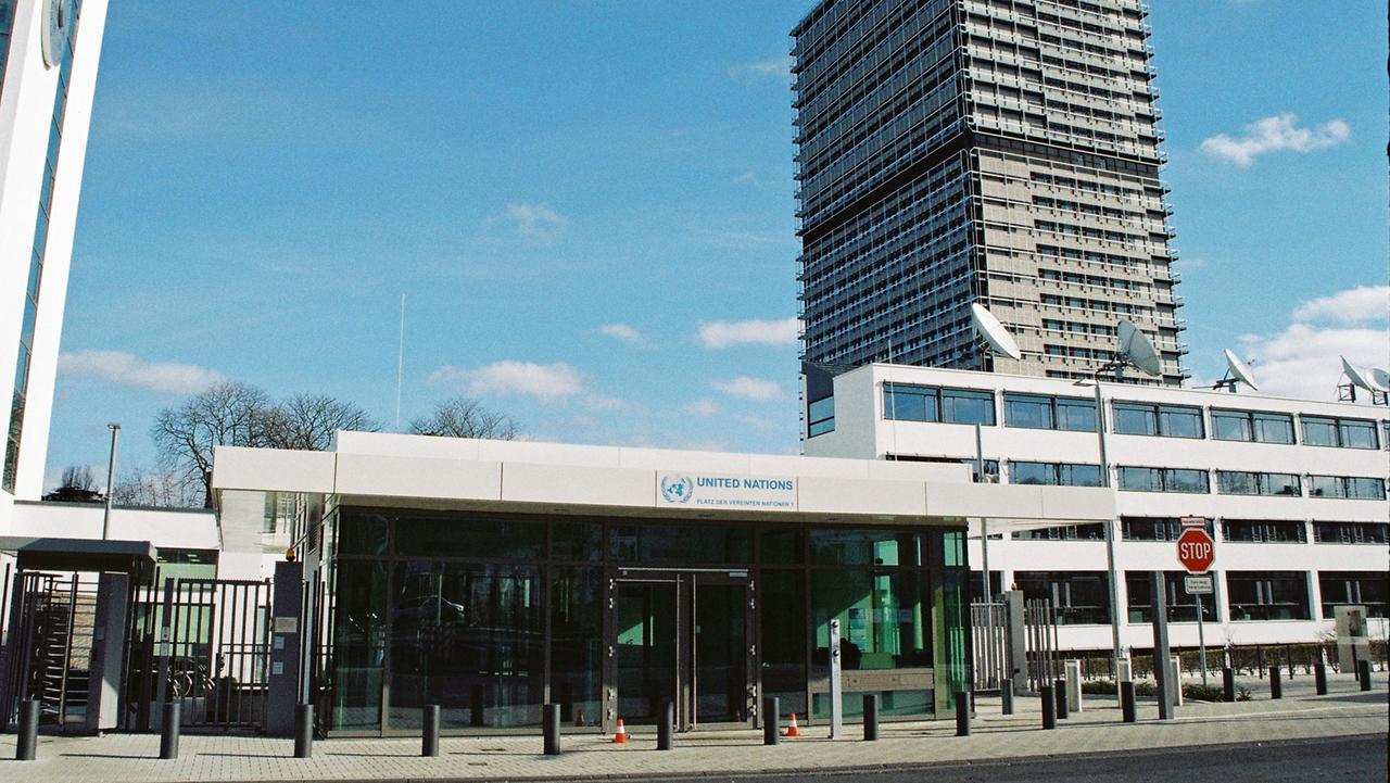 Das Gebäude der Vereinten Nationen (UN) in Bonn. Aufnahme vom März 2014. Regionales Informationszentrum der Vereinten Nationen für Westeuropa (UNRIC). Verbindungsbüro in Deutschland.