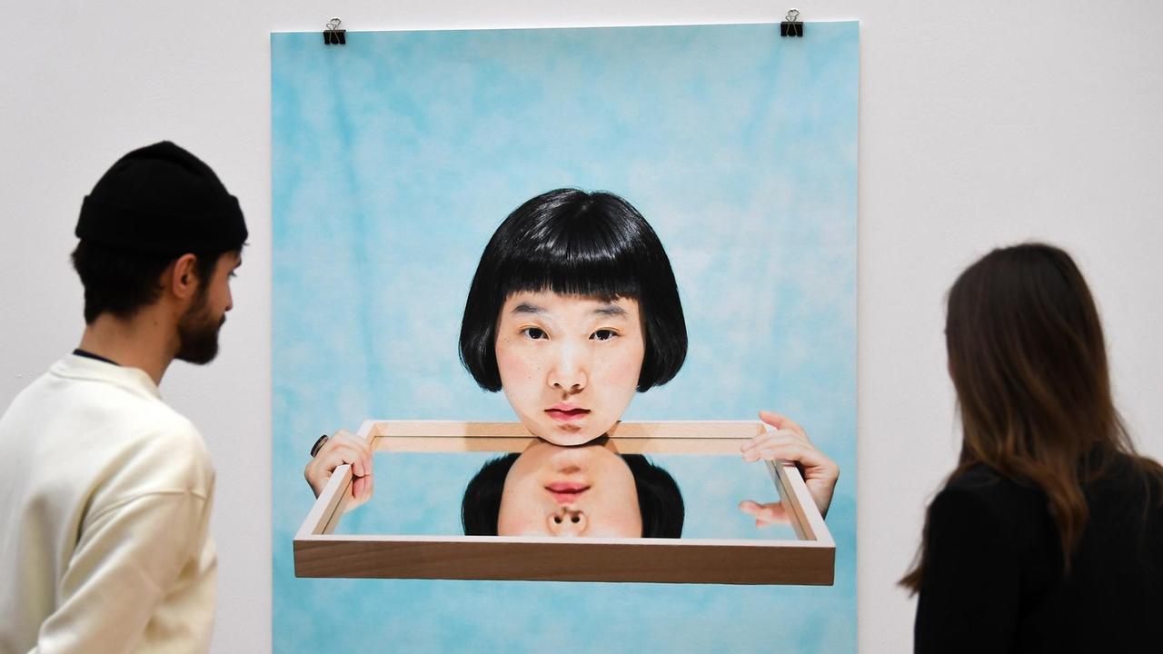 Arbeiten der Japanerin Izumi Miyazaki sind am 11.01.2018 während einer Vorbesichtigung der neuen Sonderausstellung "Virtual Normality - Netzkünstlerinnen 2.0" im Museum der bildenden Künste in Leipzig (Sachsen) zu sehen