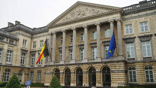 Belgien: Der Palast der Nation (frz. Palais de la Nation, ndl. Paleis der Natie), Sitz des Föderalen Parlamentes in Brüssel.