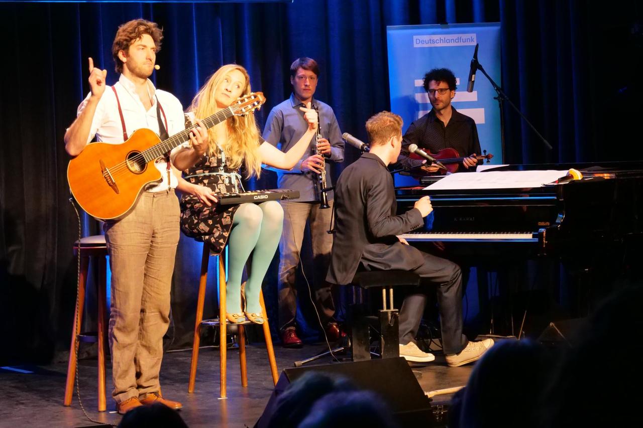 Das Musikduo "Das Geld liegt auf der Fensterbank, Marie" mit Martin Zingsheim und seiner Band Das Musikduo "Das Geld liegt auf der Fensterbank, Marie" mit Martin Zingsheim und seiner Band