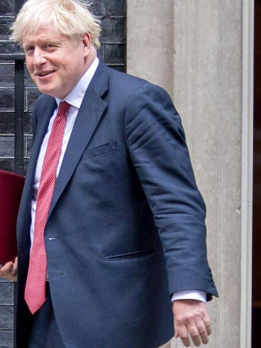  Minister Boris Johnson  verlässt Downing Street No. 10