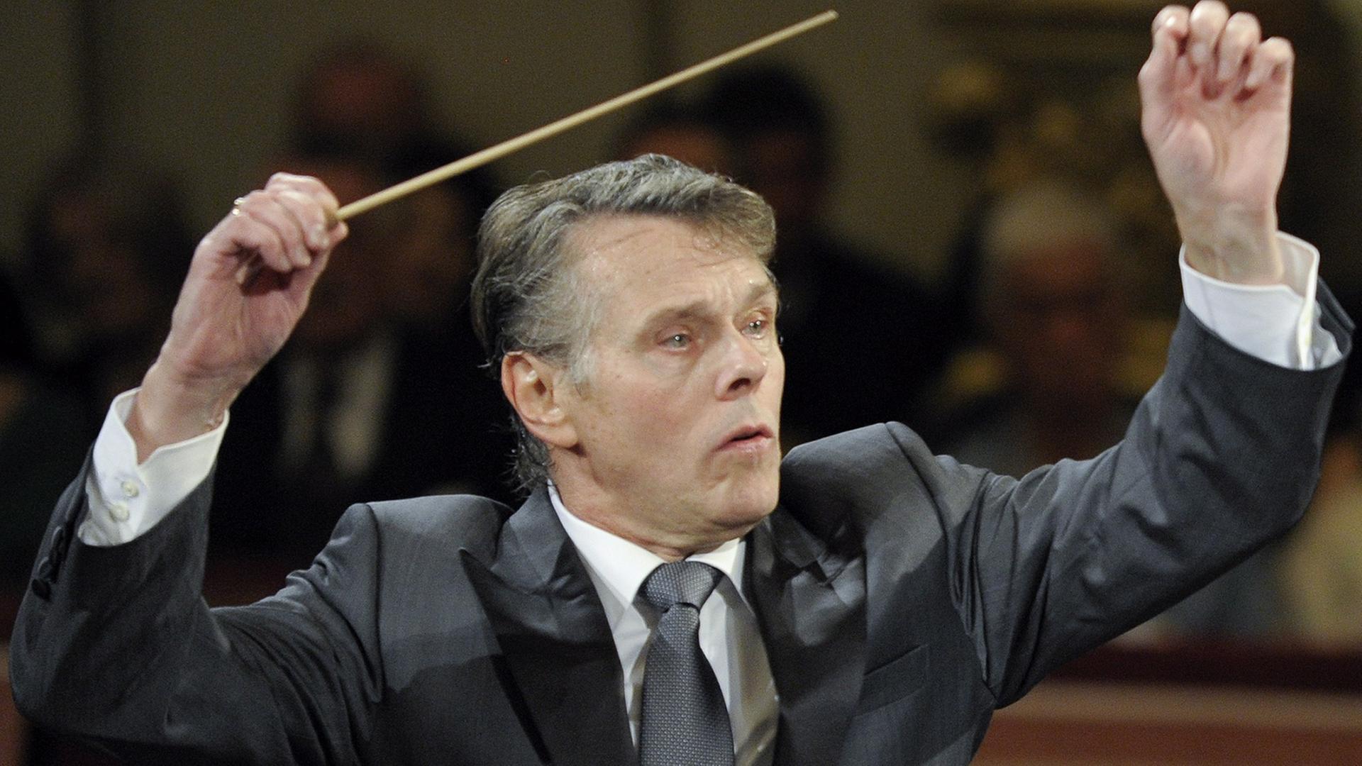 Mariss Jansons beim Neujahrskonzert 2012 in Wien. Mariss Jansons beim Neujahrskonzert 2012 in Wien.