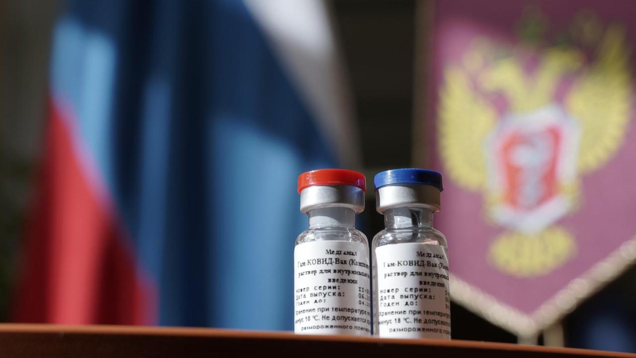 Fläschen mit russischem Coronavirus-Impfstoff Fläschen mit russischem Coronavirus-Impfstoff