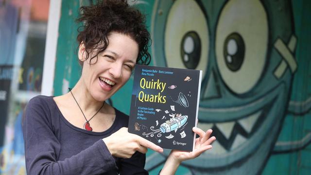 Die Illustratorin Rina Piccolo präsentiert ihr Werk "Quirky Quarks - Mit Cartoons durch die Welt der Physik" in Toronto am 10. Mai 2016.