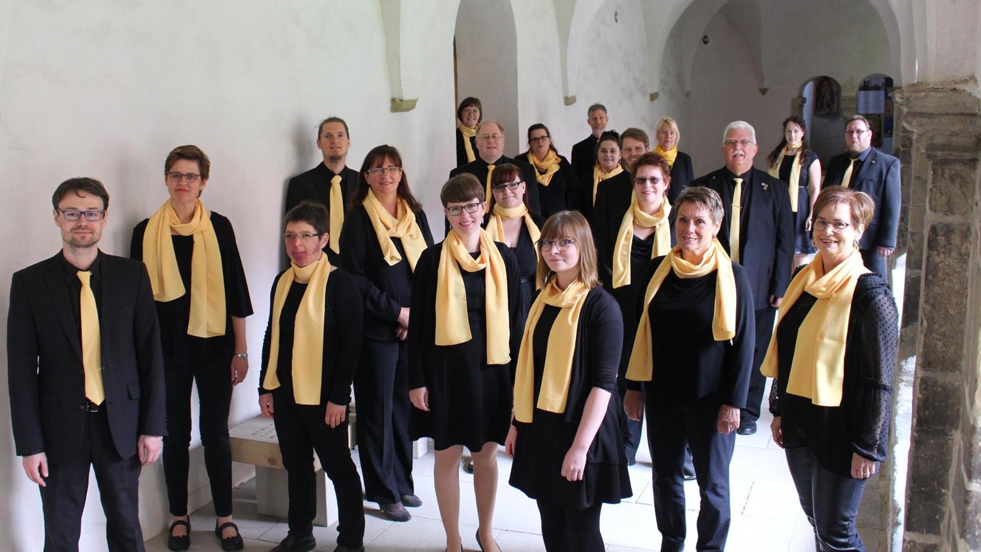 Der Chor steht in einem historischen Kreuzgewölbe. Der Chor steht in einem historischen Kreuzgewölbe.