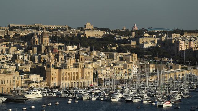 Boote und Jachten im Hafen der maltesischen Hauptstadt Valletta