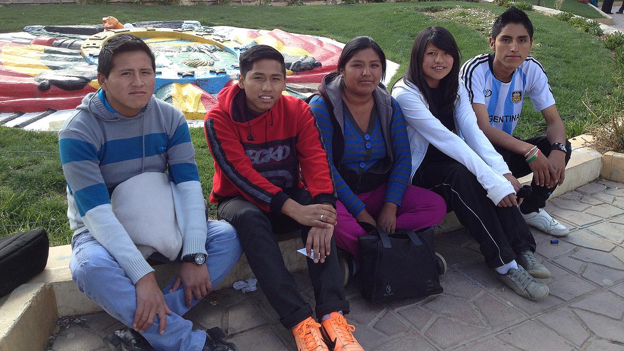 Die Kindergewerkschafter von Oruro: Osmar, David, Miriam, Andrea und Mario (v.l.n.r.) Die Kindergewerkschafter von Oruro: Osmar, David, Miriam, Andrea und Mario (v.l.n.r.)
