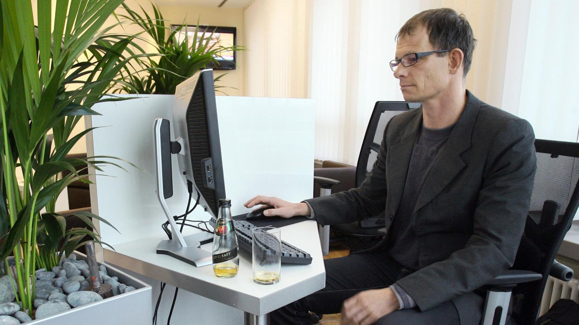 Patient und Arzt kommunizieren via Internet Patient und Arzt kommunizieren via Internet