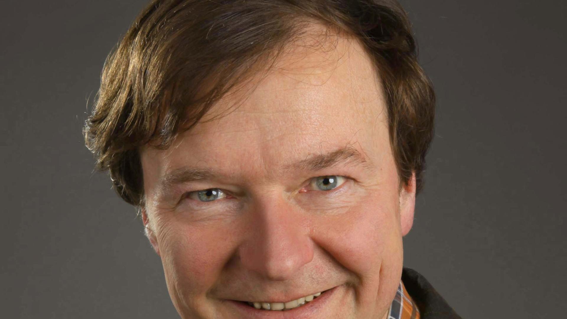 Porträtfoto von Alexander Häusler (undatierte Aufnahme), Sozialwissenschaftler vom Forschungsschwerpunkt Rechtsextremismus der Fachhochschule Düsseldorf Porträtfoto von Alexander Häusler (undatierte Aufnahme), Sozialwissenschaftler vom Forschungsschwerpunkt Rechtsextremismus der Fachhochschule Düsseldorf
