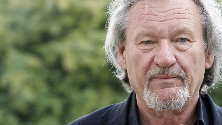 Schriftsteller und Literaturwissenschaftler Prof. Dr. Klaus Theweleit bei der Gespraechsreihe Geschichtsraeume im Maxim Gorki Theater in Berlin Schriftsteller und Literaturwissenschaftler Prof. Dr. Klaus Theweleit bei der Gespraechsreihe Geschichtsraeume im Maxim Gorki Theater in Berlin