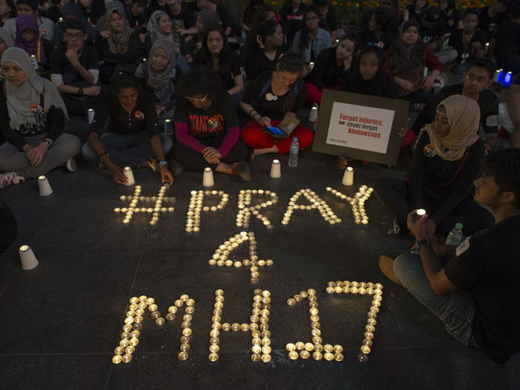 Mahnwache in Kuala Lumpur für die Opfer von Flug MH17
