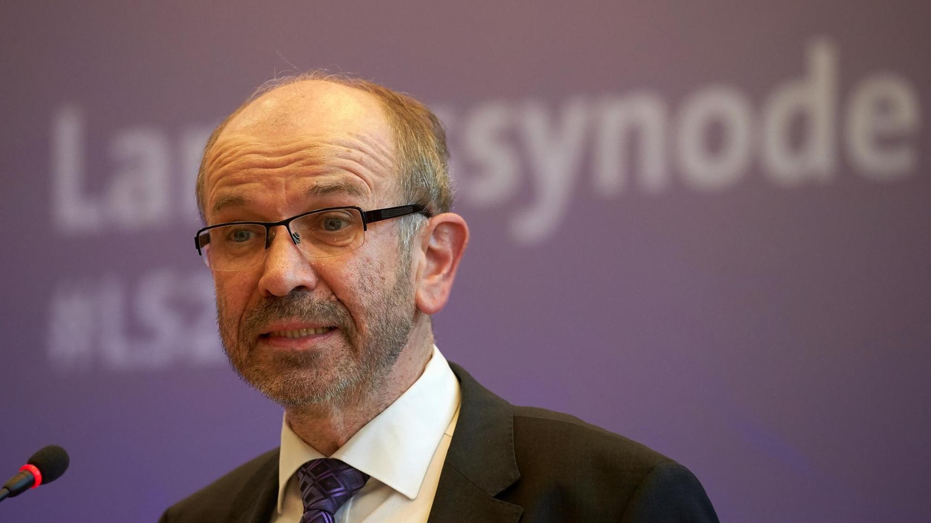 Der Präses der Evangelischen Kirche Rheinland, Manfred Rekowski, spricht bei der Eröffnung der 71. Landessynode der Evangelischen Kirche im Rheinland. 2019 Der Präses der Evangelischen Kirche Rheinland, Manfred Rekowski, spricht bei der Eröffnung der 71. Landessynode der Evangelischen Kirche im Rheinland. 2019