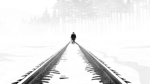 Alois Nebel in einer undatierten Filmszene des Kinofilms "Alois Nebel", der Bahnwärter läuft über die leeren Bahngleise in einer Schneelandschaft.