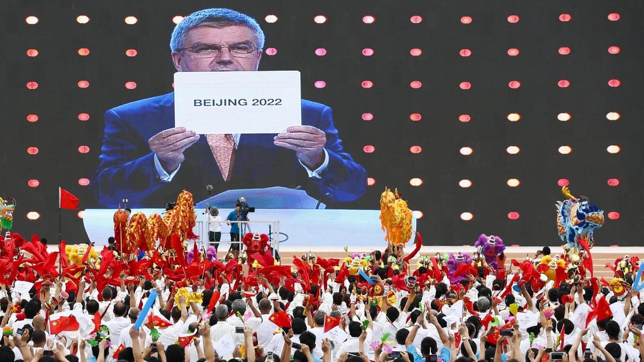Jubel in Peking nach Bekanntgabe des Zuschlags für die Olympischen Winterspiele 2022. Jubel in Peking nach Bekanntgabe des Zuschlags für die Olympischen Winterspiele 2022.