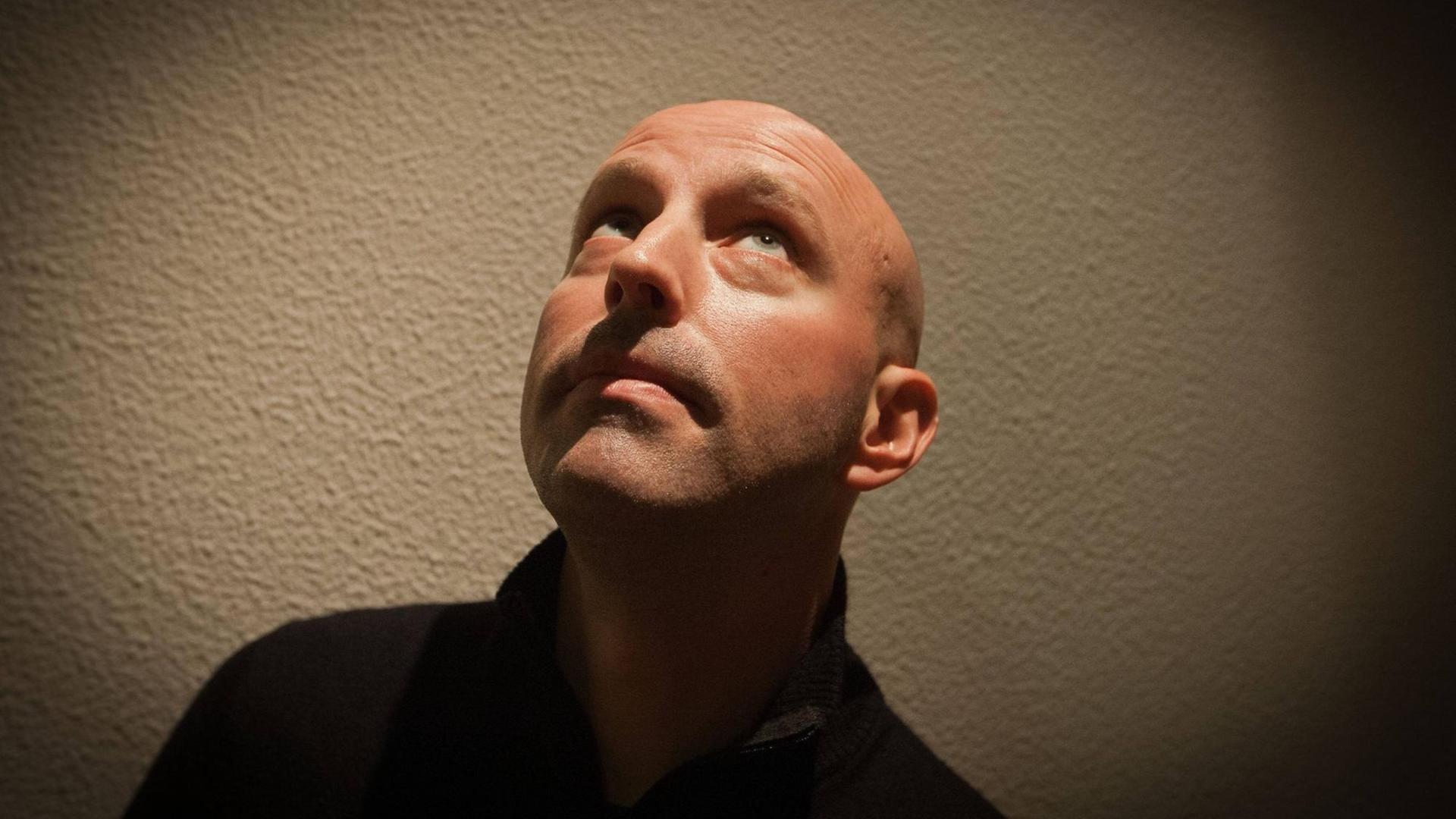 Der Comic- und TV-Autor Brian K. Vaughan wurde durch seine Arbeiten für die TV-Serien mit "Lost" und "Under The Dome" bekannt und hat u. a. mit seinem Comic "Saga" Kultstatus erreicht Der Comic- und TV-Autor Brian K. Vaughan wurde durch seine Arbeiten für die TV-Serien mit "Lost" und "Under The Dome" bekannt und hat u. a. mit seinem Comic "Saga" Kultstatus erreicht