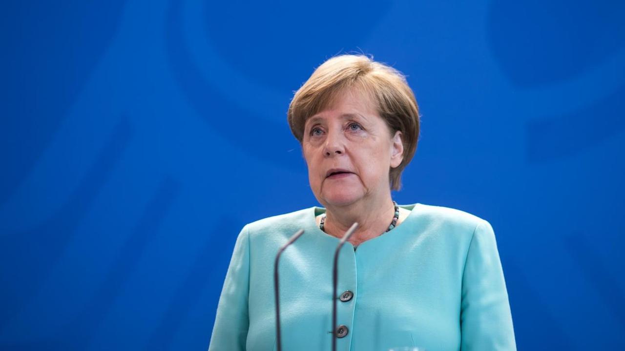 Bundeskanzlerin Angela Merkel (CDU) äußert sich am 02.06.2017 im Bundeskanzleramt in Berlin zur Aufkündigung des Pariser Klimaabkommens durch die Vereinigten Staaten von Amerika (USA). Bundeskanzlerin Angela Merkel (CDU) äußert sich am 02.06.2017 im Bundeskanzleramt in Berlin zur Aufkündigung des Pariser Klimaabkommens durch die Vereinigten Staaten von Amerika (USA).
