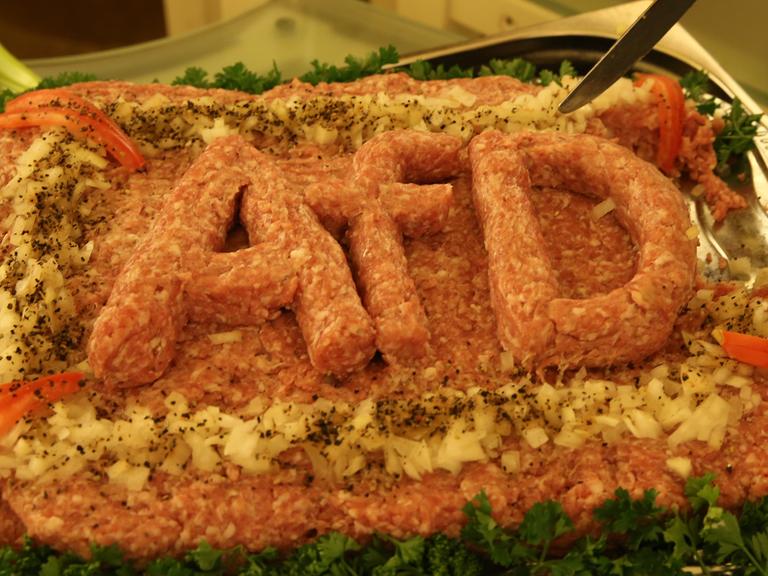 Einen Mettigel mit der Aufschrift AfD gab es in Berlin auf der Wahlparty zum Abgeordnetenhaus der Alternative für Deutschland.
