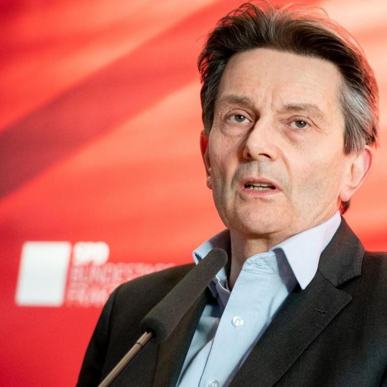 10.12.2019, Berlin: Rolf Mützenich, Fraktionsvorsitzender der SPD im Bundestag, spricht zu Beginn der Sitzung der SPD-Bundestagsfraktion zu den Medienvertretern. 