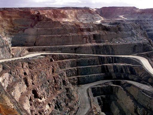 Blick über die Super Pit in Kalgoorlie, die größte australische Goldmine.