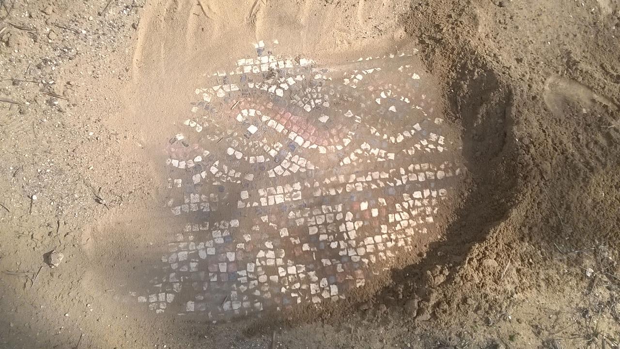 Das Fußbodenmosaik der ehemaligen Kathisma-Kirche in Israel Das Fußbodenmosaik der ehemaligen Kathisma-Kirche in Israel