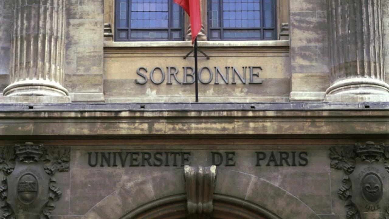 Portal der Universität Sorbonne in Paris.