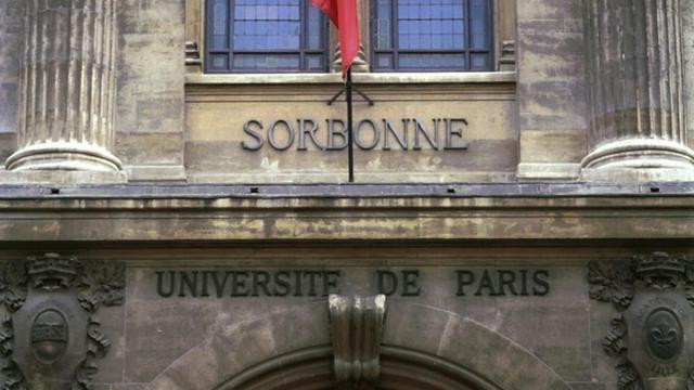 Portal der Universität Sorbonne in Paris.