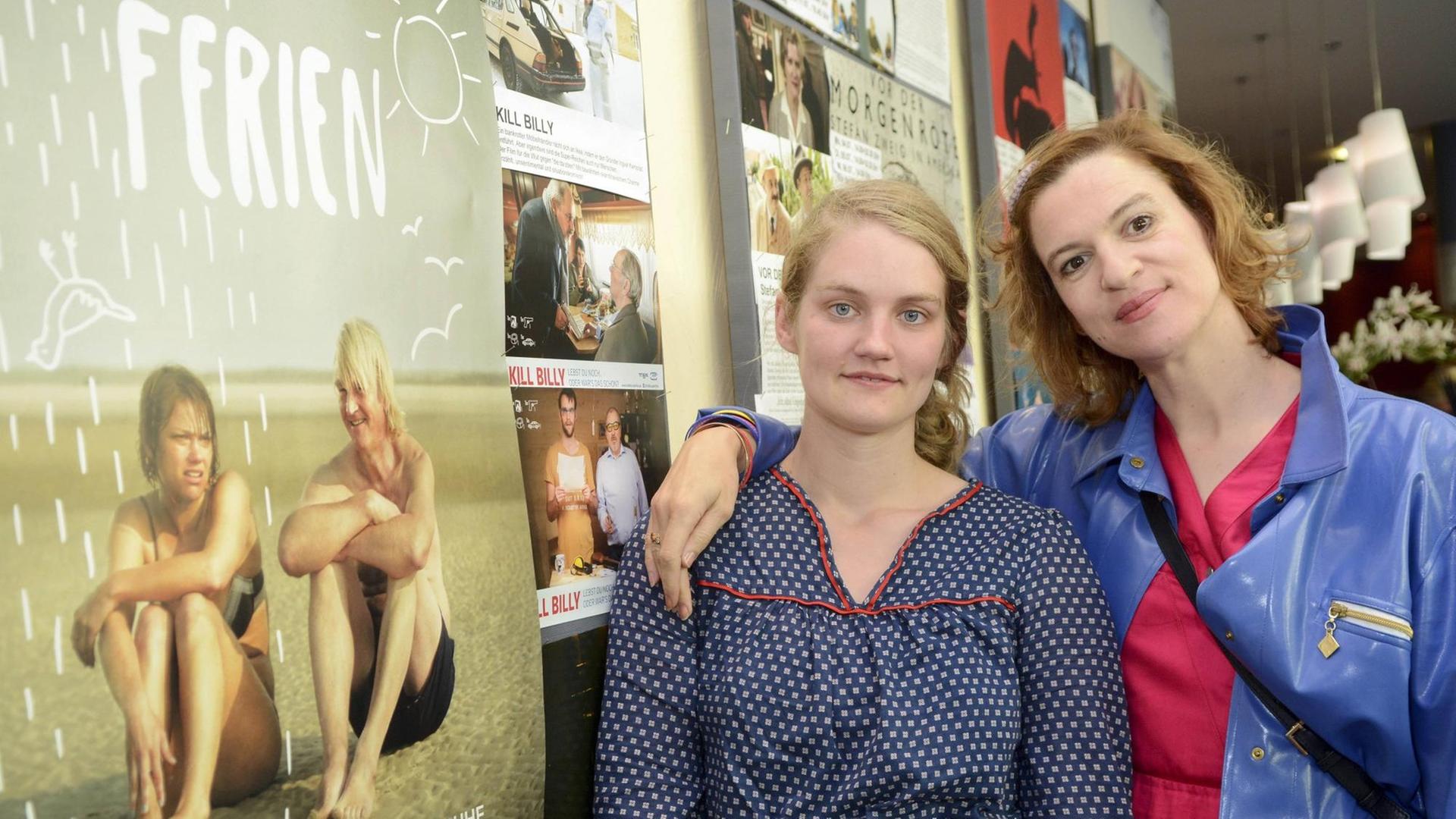 Regisseurin Bernadette Knoller (Tochter von Detlev Buck) und Schauspielerin Inga Busch bei der Präsentation ihres Films "Ferien".