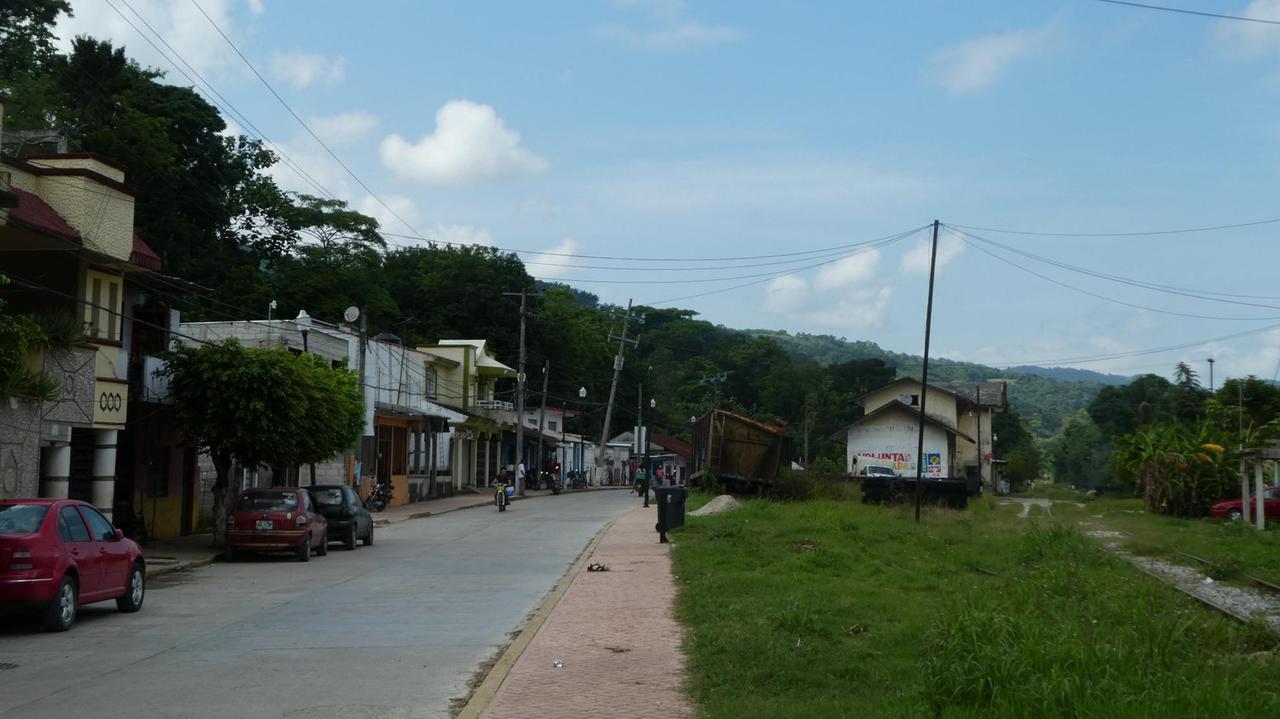 Die mexikanische Kleinstadt Salto de Agua, 150 Kilometer von der Grenze Guatemalas entfernt, und Zufluchtsort für illegale Migranten aus Mittelamerika. Die mexikanische Kleinstadt Salto de Agua, 150 Kilometer von der Grenze Guatemalas entfernt, und Zufluchtsort für illegale Migranten aus Mittelamerika.