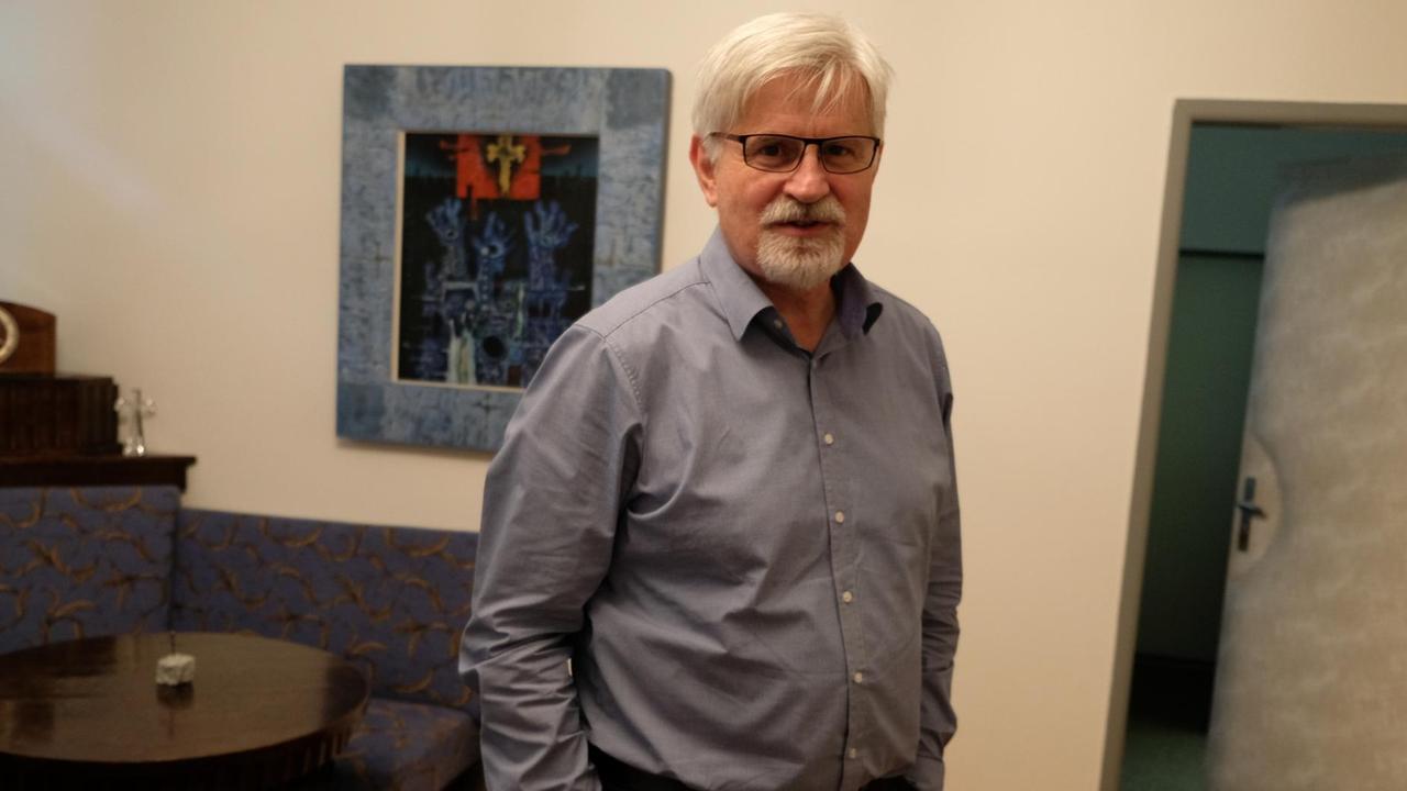 Synodalsenior Daniel Zenaty von den Böhmischen Brüdern. Seine Funktion ist mit der des EKD-Ratsvorsitzenden vergleichbar. Synodalsenior Daniel Zenaty von den Böhmischen Brüdern. Seine Funktion ist mit der des EKD-Ratsvorsitzenden vergleichbar.