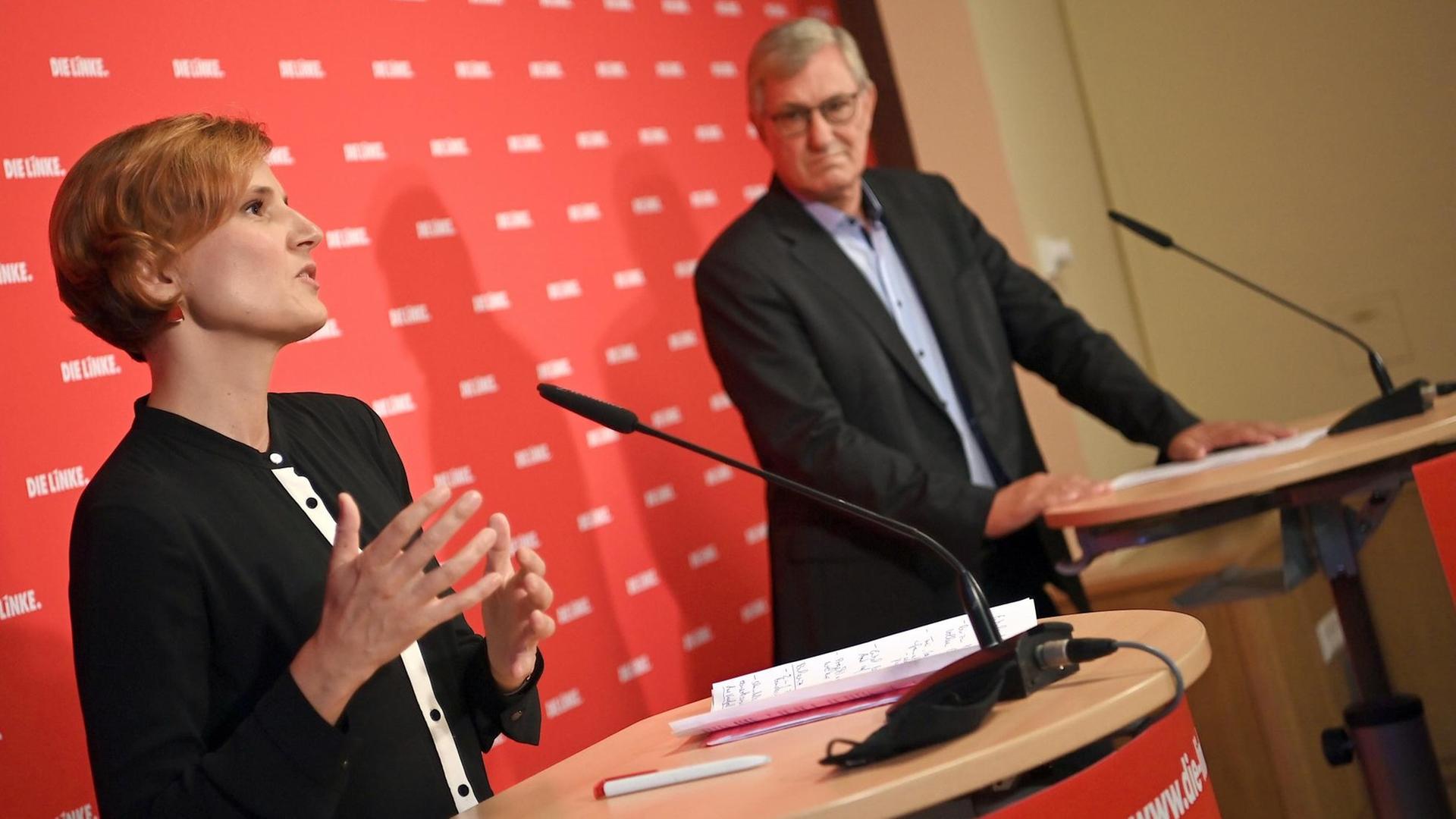 Katja Kipping und Bernd Riexinger, die Bundesvorsitzenden der Partei Die Linke, sprechen auf einer Pressekonferenz. Die beiden Vorsitzenden haben ihren Rücktritt erklärt. Katja Kipping und Bernd Riexinger, die Bundesvorsitzenden der Partei Die Linke, sprechen auf einer Pressekonferenz. Die beiden Vorsitzenden haben ihren Rücktritt erklärt.