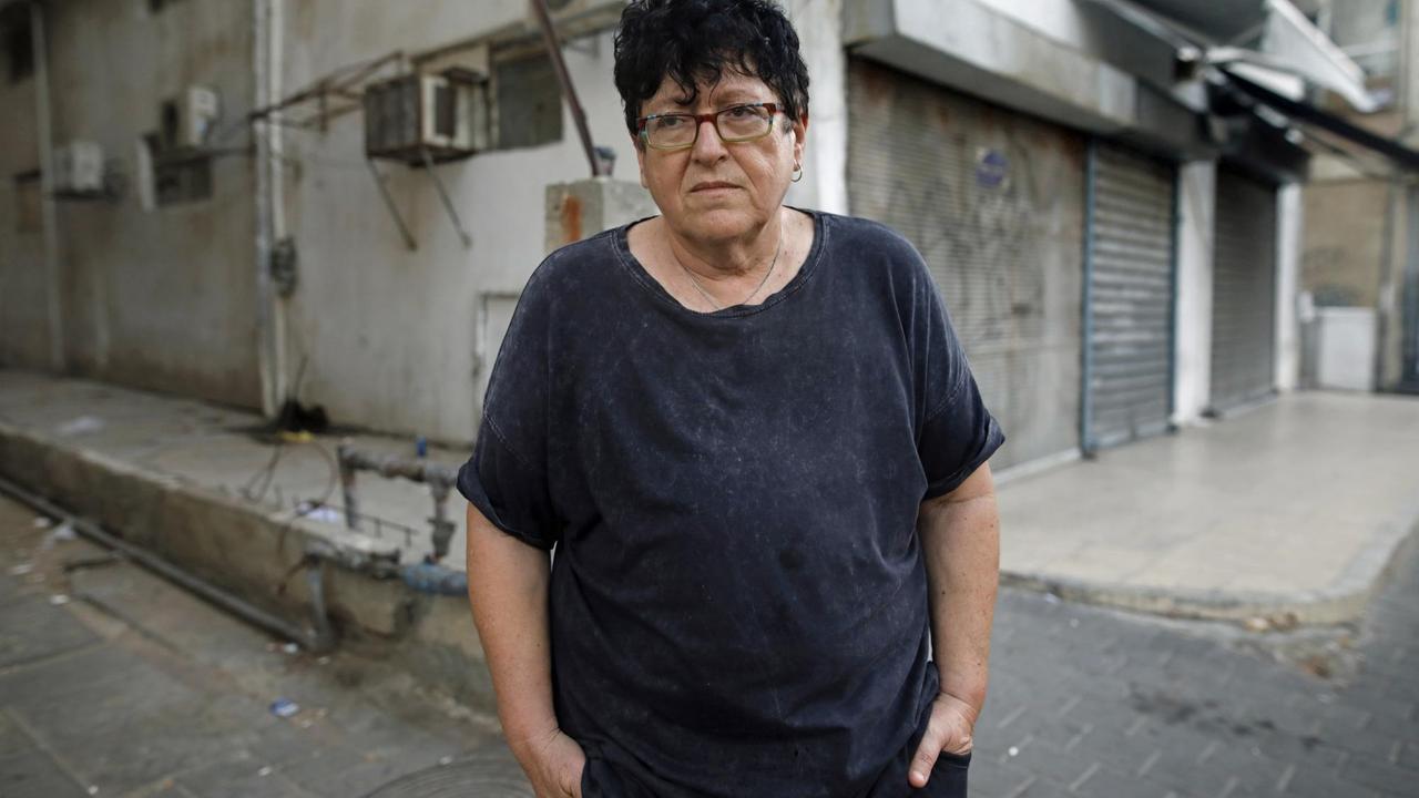 Sheffi Paz wohnt im Süden Tel Avivs, wo inzwischen auch viele afrikanische Flüchtlinge leben. Die Israelin fordert, dass die Migranten ihr Land wieder verlassen. Sheffi Paz wohnt im Süden Tel Avivs, wo inzwischen auch viele afrikanische Flüchtlinge leben. Die Israelin fordert, dass die Migranten ihr Land wieder verlassen.
