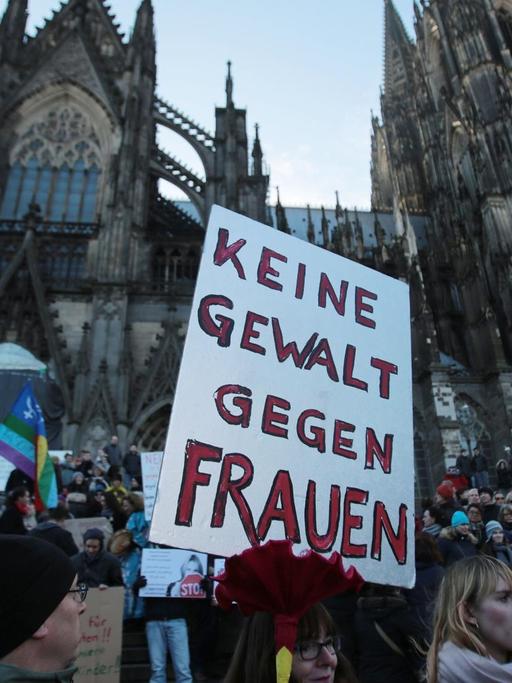 Demonstration in Köln nach den Übergriffen der Silvesternacht