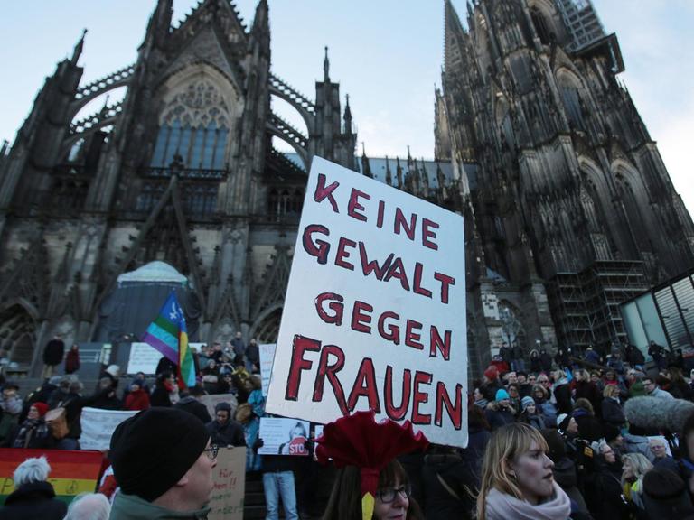 Demonstration in Köln nach den Übergriffen der Silvesternacht