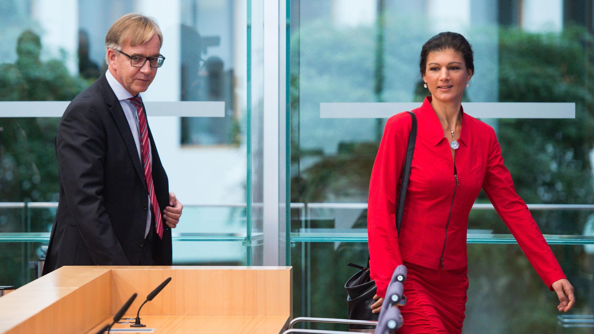 Die neu gewählten Fraktionsvorsitzenden der Partei Die Linke im Bundestag, Sahra Wagenknecht und Dietmar Bartsch Die neu gewählten Fraktionsvorsitzenden der Partei Die Linke im Bundestag, Sahra Wagenknecht und Dietmar Bartsch