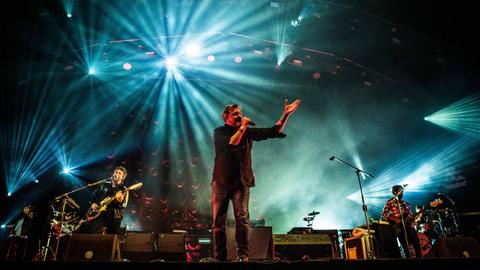 Die Rockband Elbow steht beim Lowlands Festival 2017 im niederländischen Biddinghuizen auf der Bühne.