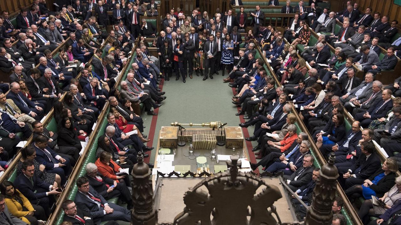 Die Abgeordneten des Unterhauses debattieren über den Brexit. Die Abgeordneten des Unterhauses debattieren über den Brexit.