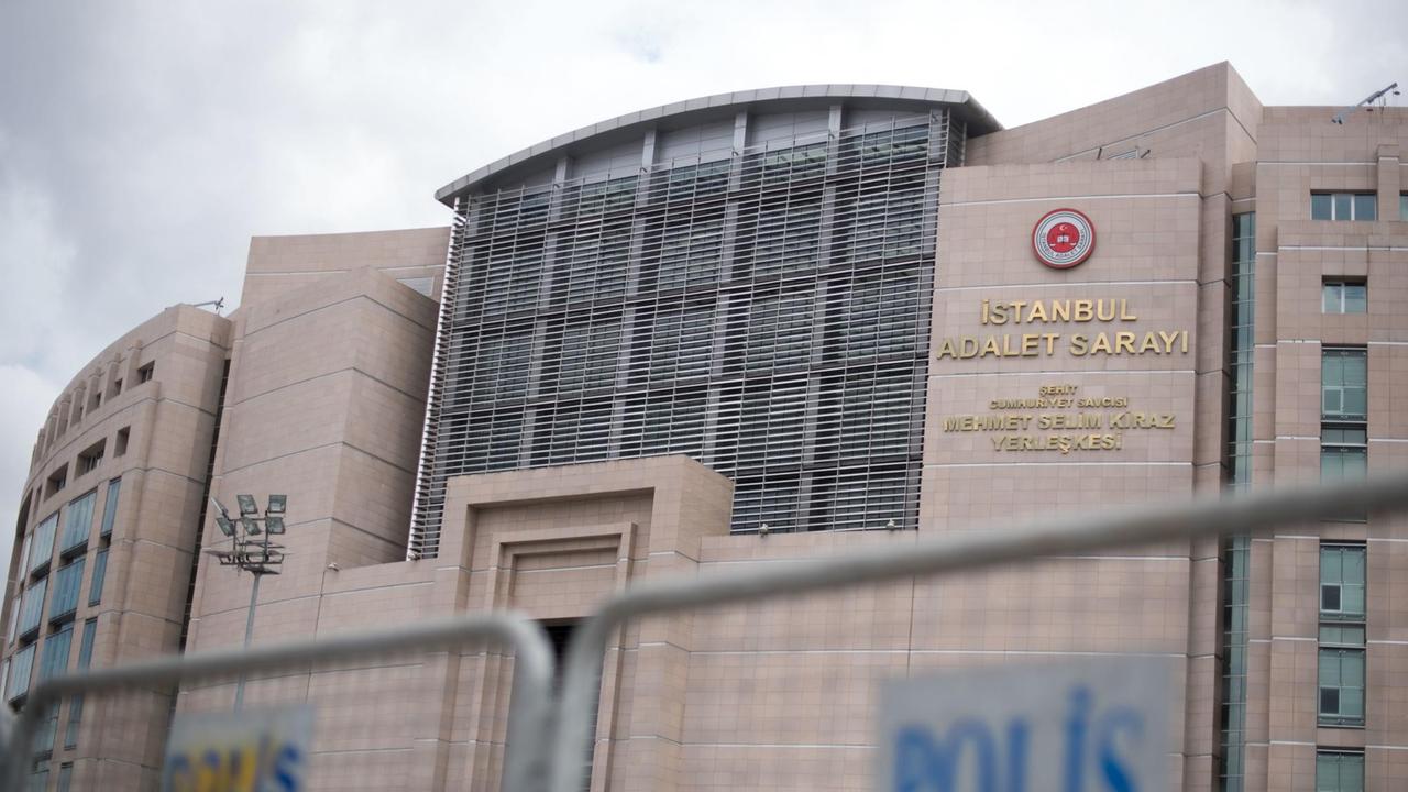 Der Çaglayan-Justizpalast in Istanbul/Türkei am 18.07.2016. Der Çaglayan-Justizpalast in Istanbul/Türkei am 18.07.2016.